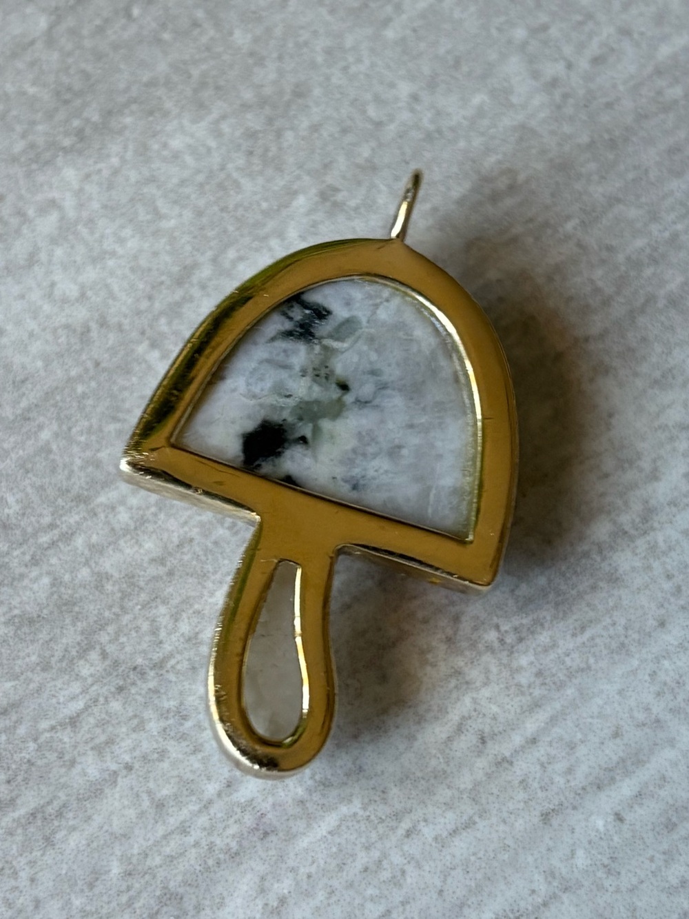 Mushroom Pendant Necklace Gold Pleated - Picture 5 of 6